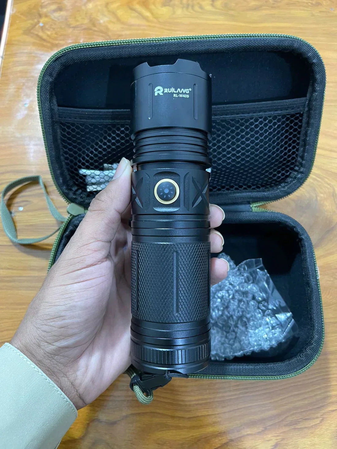 Powerful 1-km Range Torch! Power-Bank